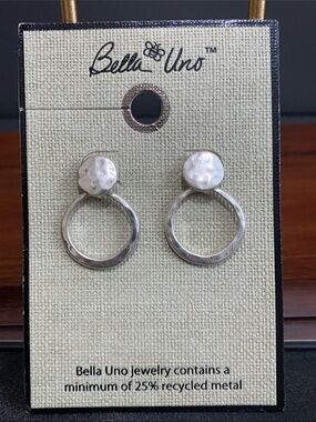 NWT Bella Uno silver tone hammered earrings